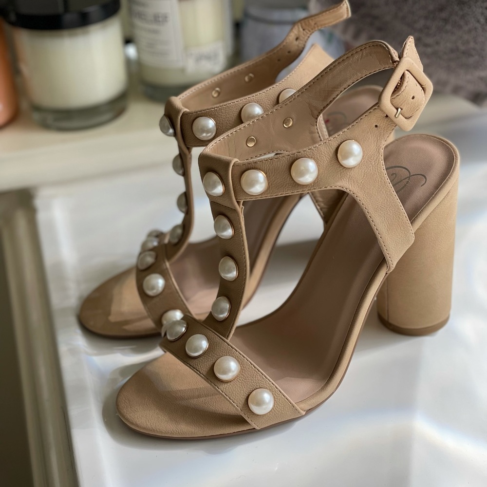 Pearl Studded heels!